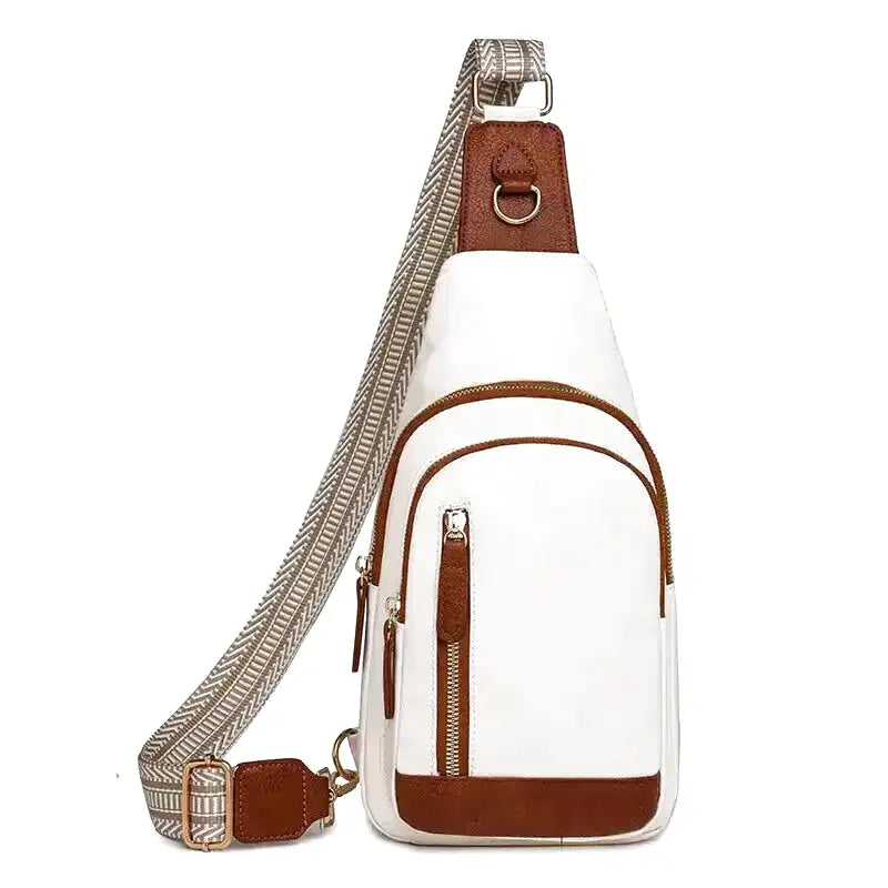 Sacoche banane originale en cuir camel, design simple et authentique pour un look naturel.