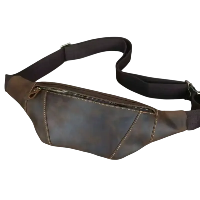 Sacoche Banane Cuir Homme marron foncé avec rabat métallique et sangle en réglable.