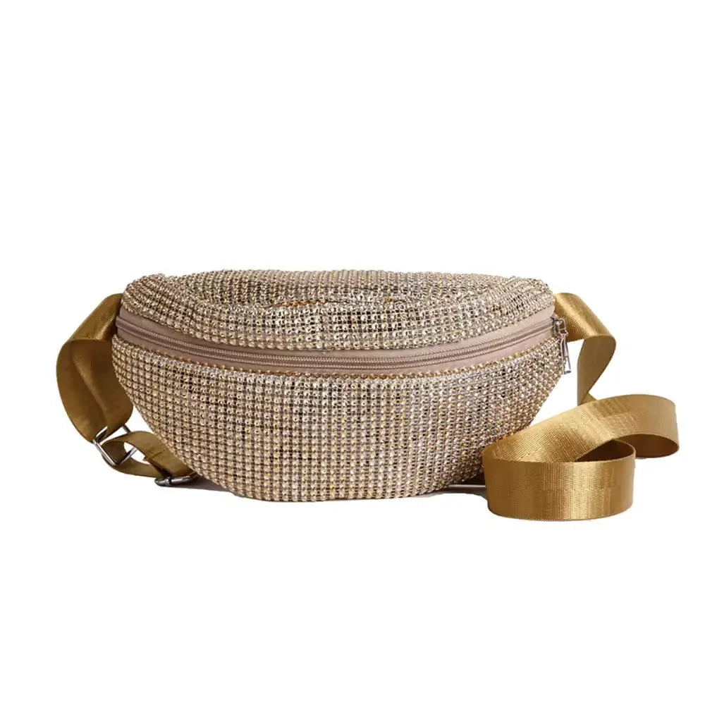 Sacoche banane dorée avec bandoulière dorée, une sacoche ventrale principale avec fermeture à zip.
