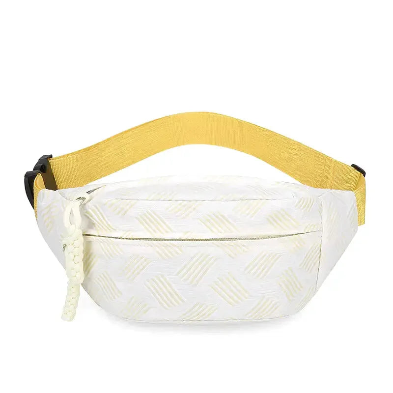 Sacoche banane fun blanche avec motifs géométriques jaunes, sangle jaune vif, tirette cordelette blanche et petite poche avant zippée.