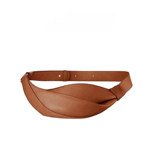 Sacoche banane originale en cuir camel, design simple et authentique pour un look naturel.