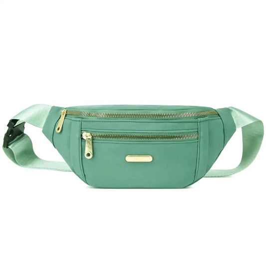 "Sacoche Banane Souple vert menthe en cuir synthétique avec fermeture éclair dorée et sangle assortie.